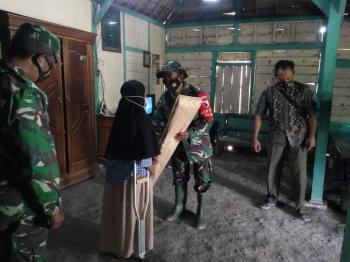 Warga Disabilitas Dapat Bantuan Alat Bantu Jalan Dari Satgas TMMD Bojonegoro